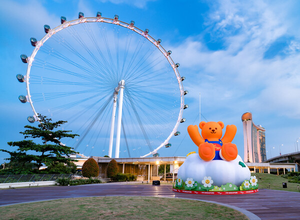 Wiggle Wiggle in the Sky – World’s First Wiggle Wiggle-Themed Observation Wheel Experience Lands at the Singapore Flyer