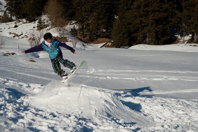 Snowboarding in Gulmarg | Best Time, How to Reach & Best Terrain